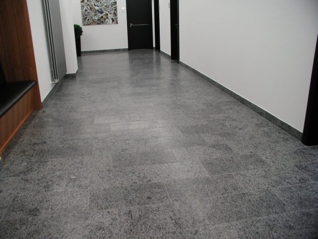 Kösseine-Granit als Bodenbelag, Fliesen