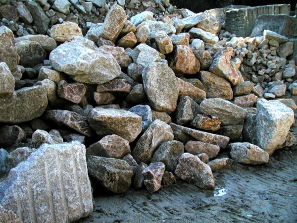 Bruchsteine aus dem Steinbruch