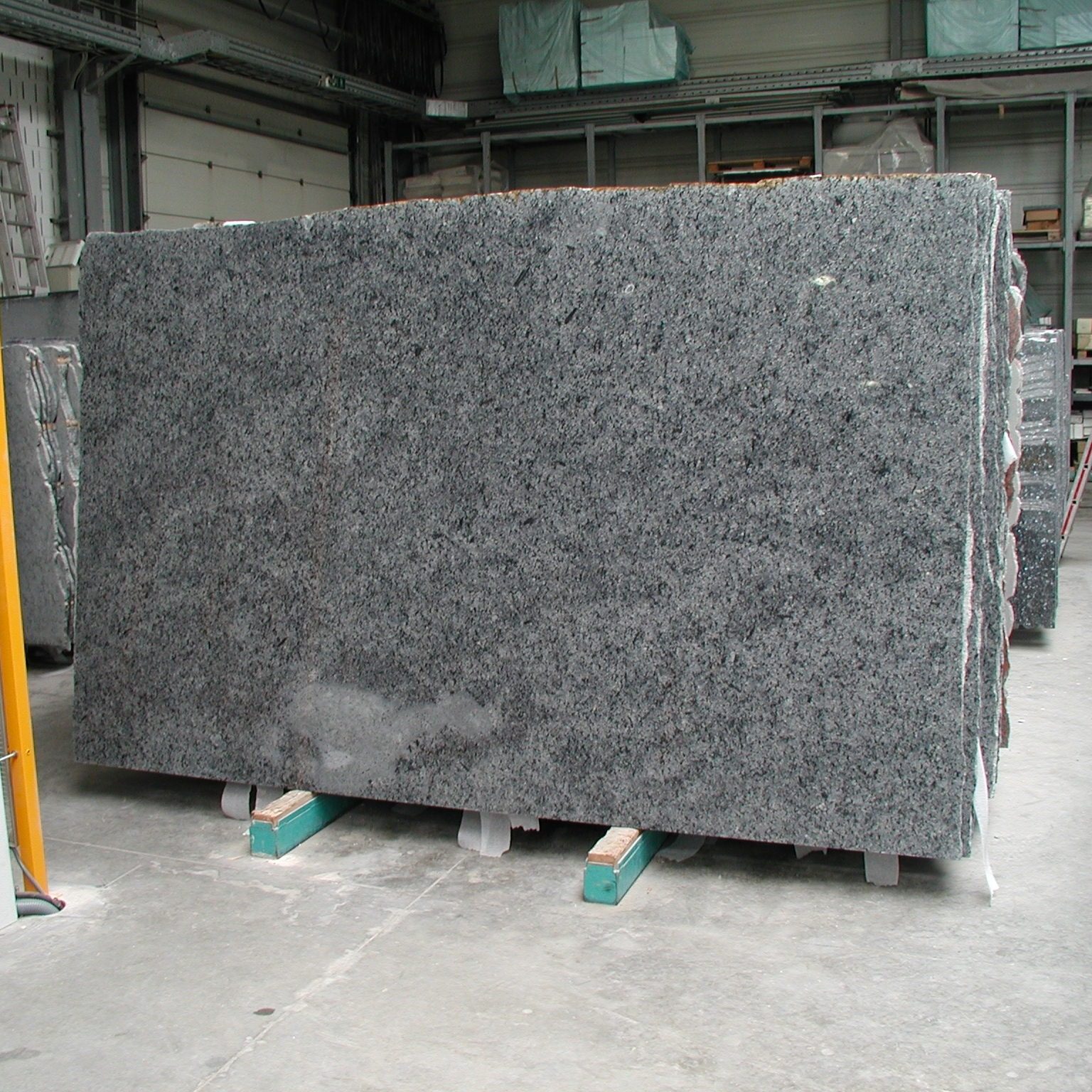 Rohplatte direkt aus dem Steinbruch im Fichtelgebirge