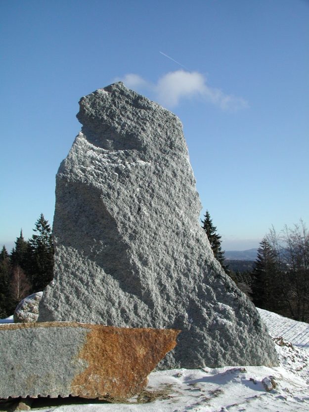 Solitärsteine aus dem Steinbruch