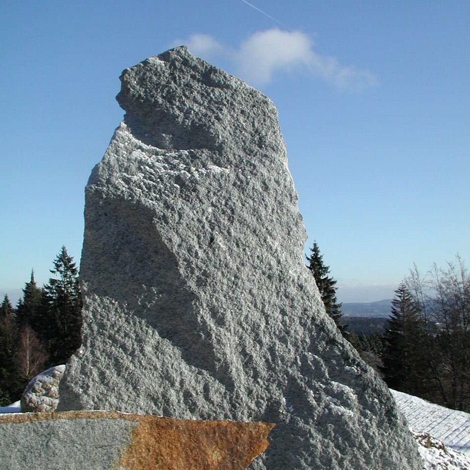 Solitärsteine aus dem Steinbruch